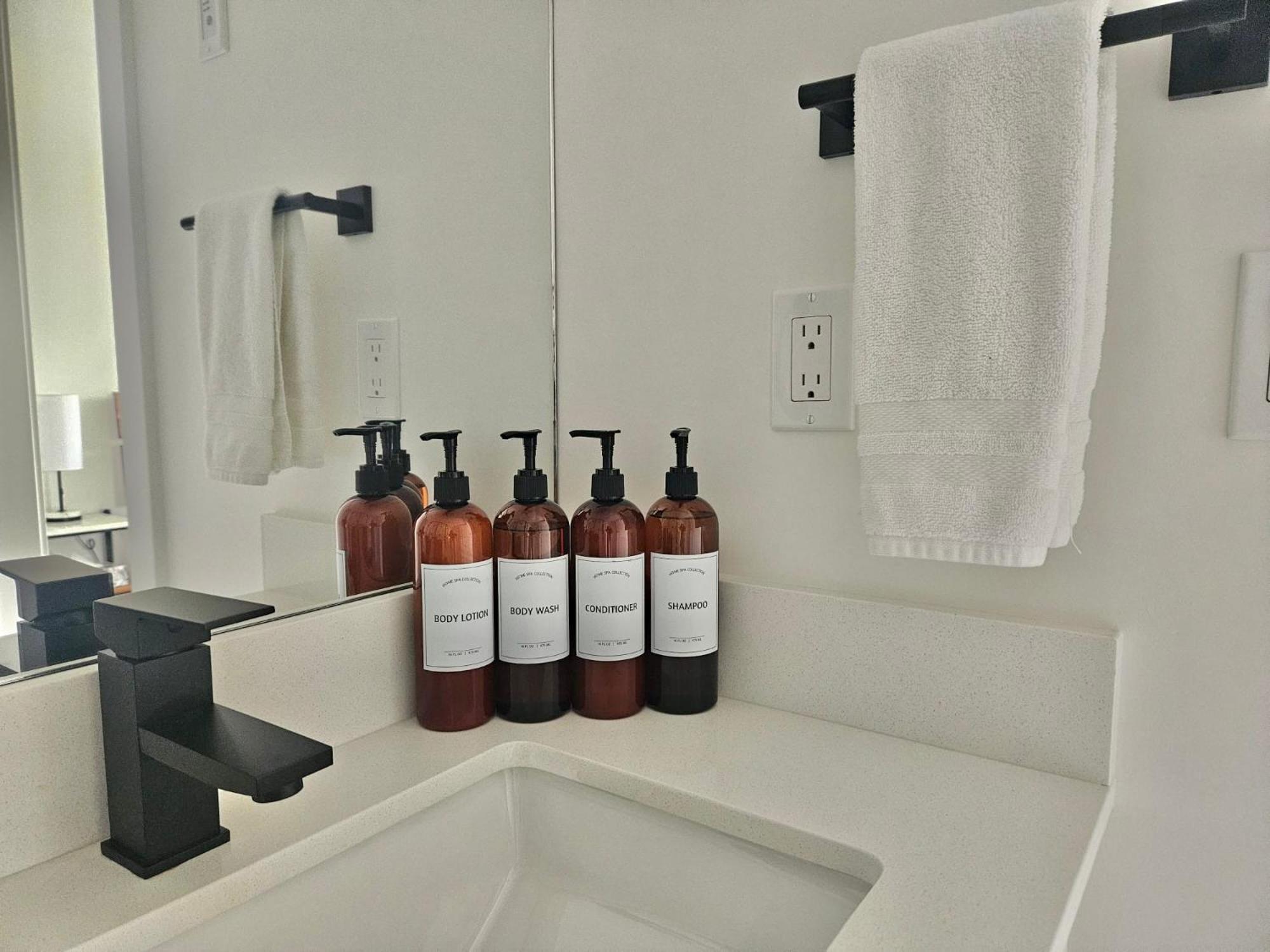 Golden Escape 2 Bdrm Mountain Views - Managed By Little Sister Getaways *
